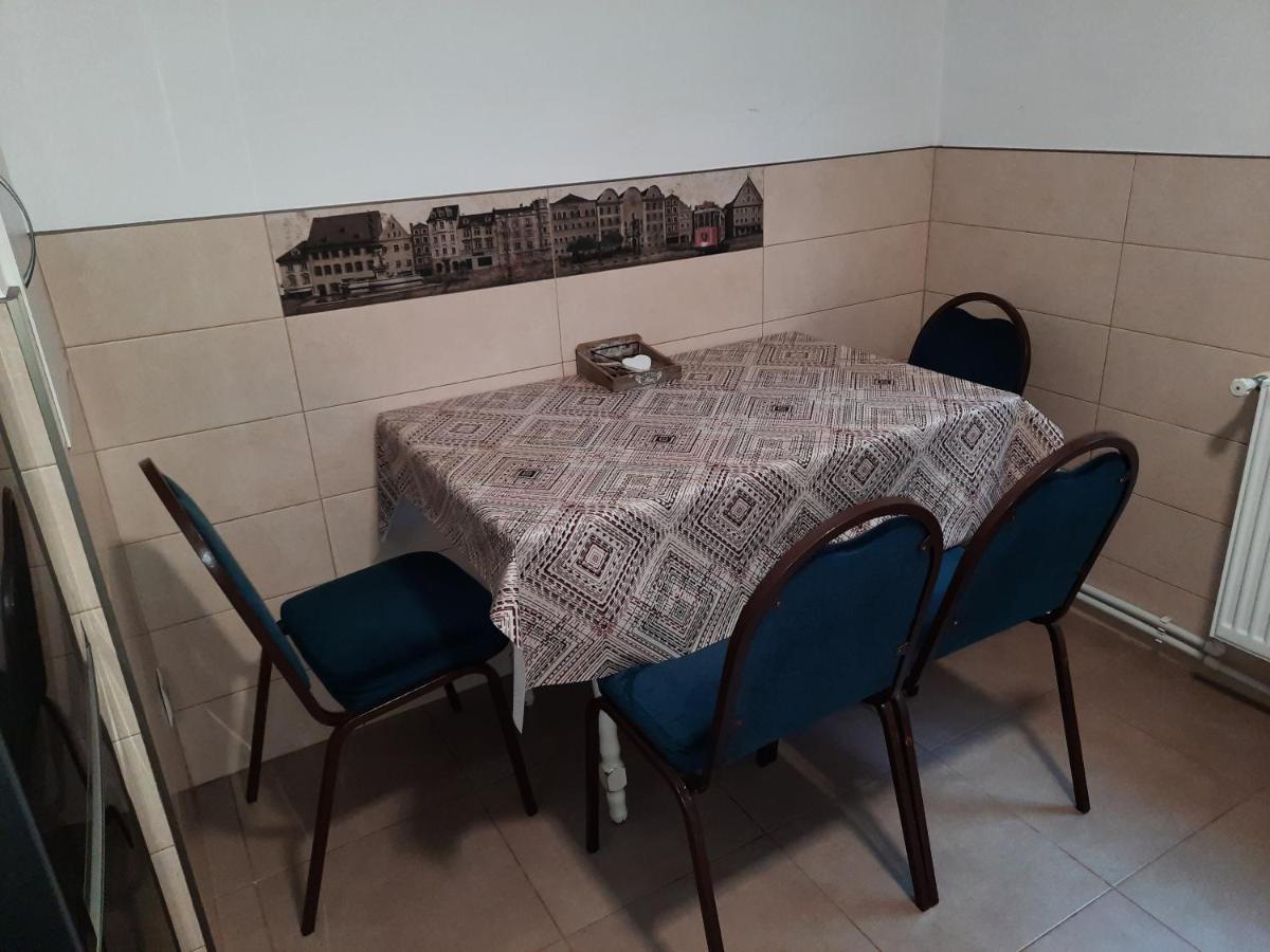 Cozy Three Rooms Apartment Cluj Napoca Bagian luar foto