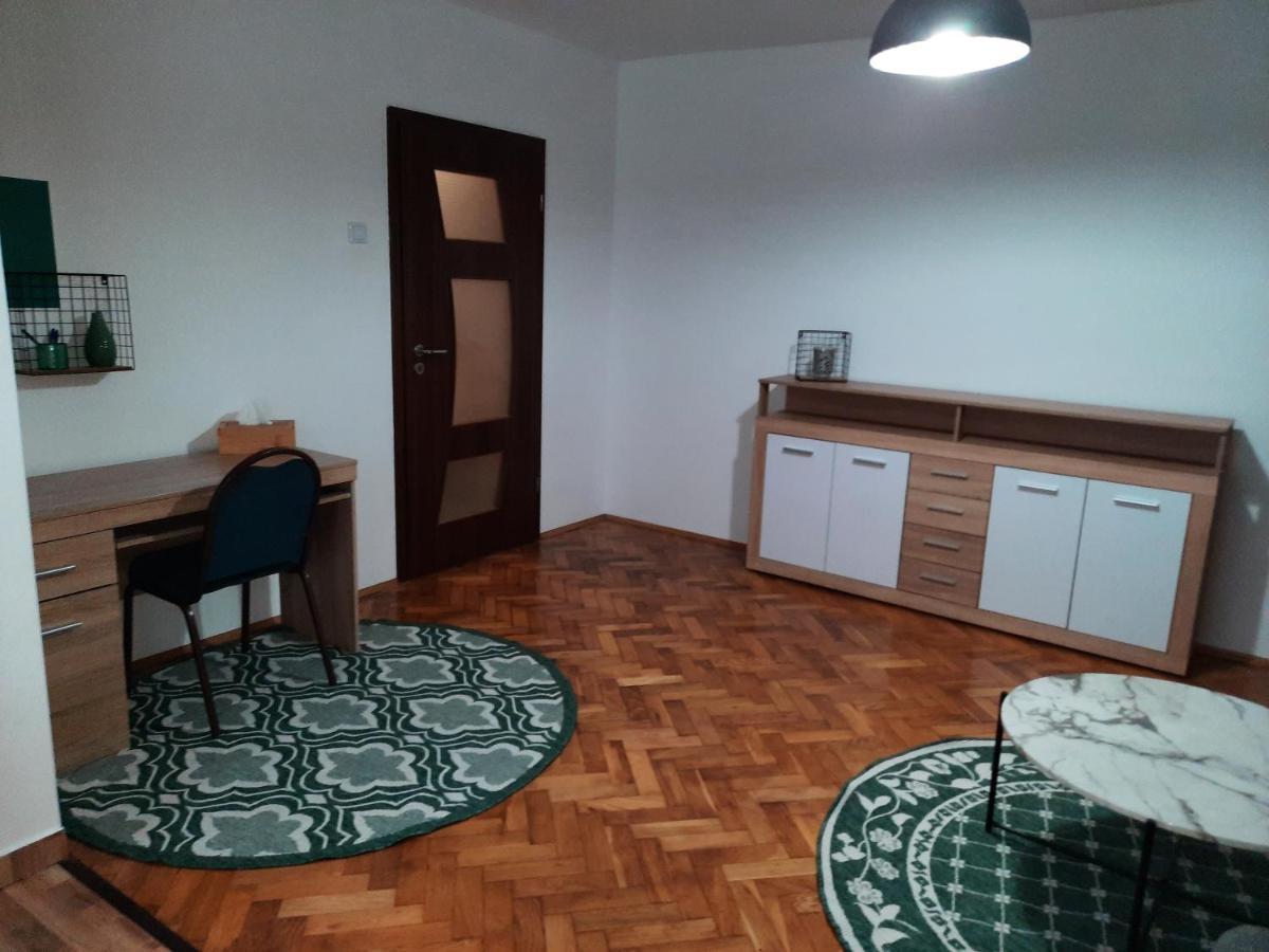 Cozy Three Rooms Apartment Cluj Napoca Bagian luar foto